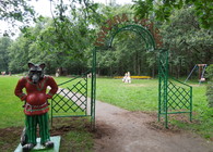 Ворота в парке Дубки.jpg